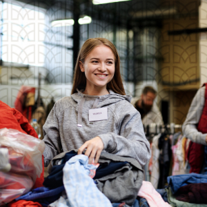 girl volunteering