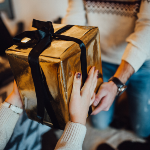 3 Great and Timely Reasons to Give Monetary Gifts this Holiday Season