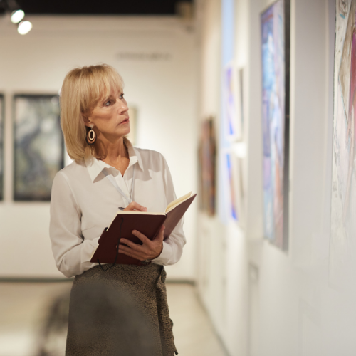 woman critiquing art woman critiquing art